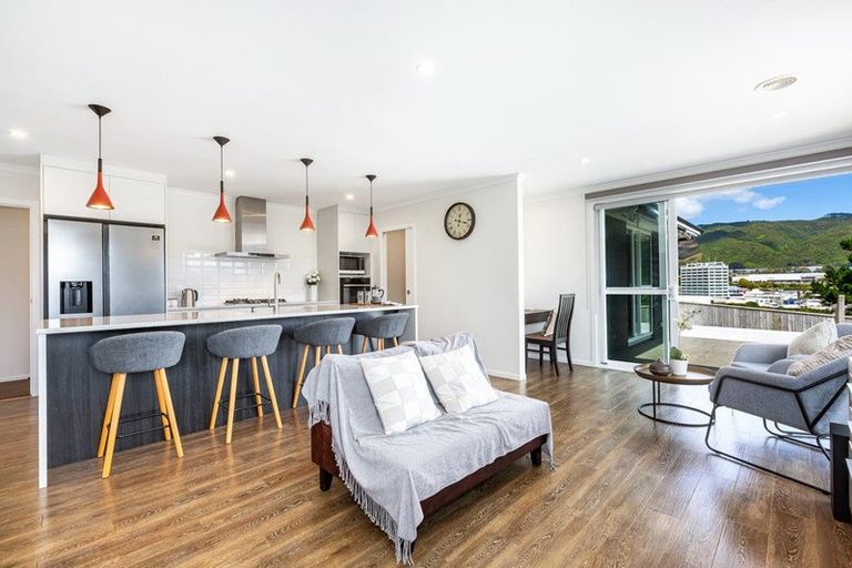 Photo of property in 9 Wairau Lane, Aotea, Porirua, 5024