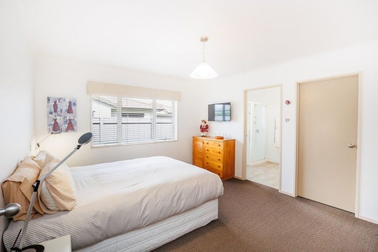 Photo of property in 30 Daniel Place, Kelvin Grove, Palmerston North, 4414