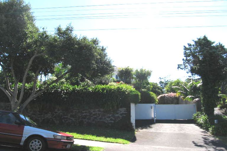 Photo of property in 12 Tiri Road, Milford, Auckland, 0620