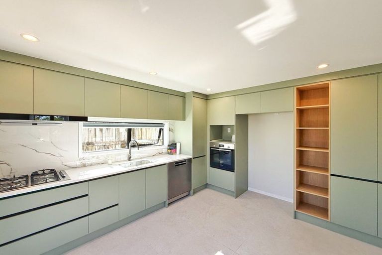Photo of property in 94 West Harbour Drive, West Harbour, Auckland, 0618