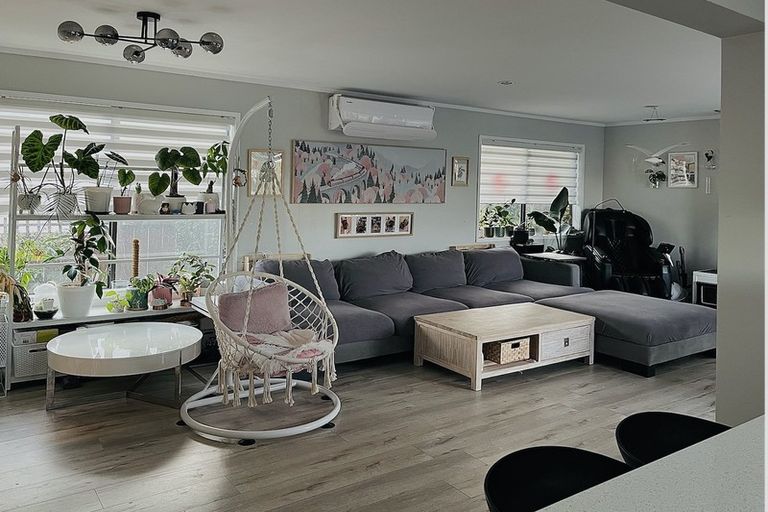 Photo of property in 27 Westpark Drive, West Harbour, Auckland, 0618