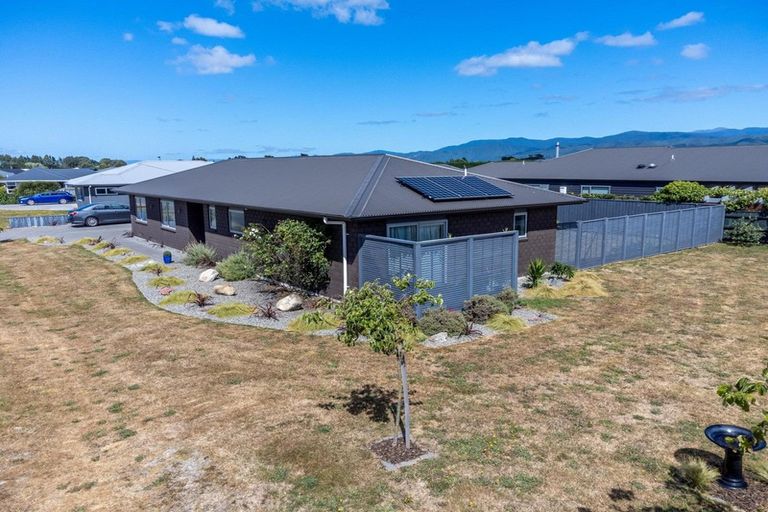 Photo of property in 1 Routhan Way, Carterton, 5713