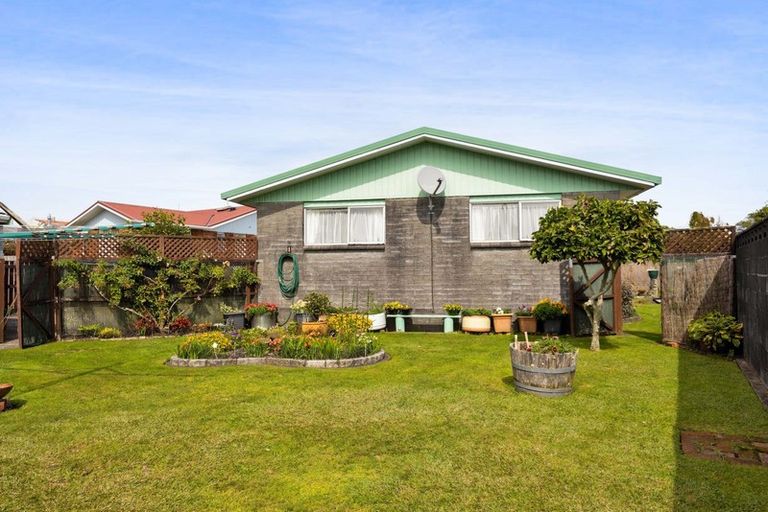 Photo of property in 16 Karaka Street, Inglewood, 4330