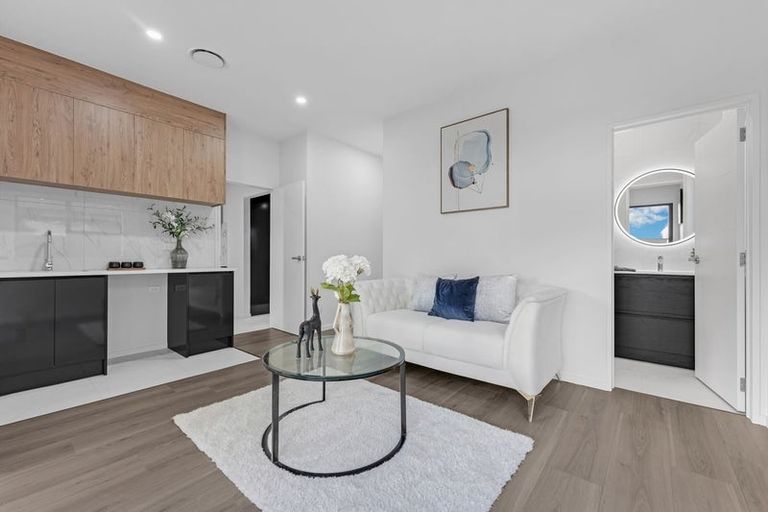 Photo of property in 11 Seagreen Avenue, Rosehill, Papakura, 2113