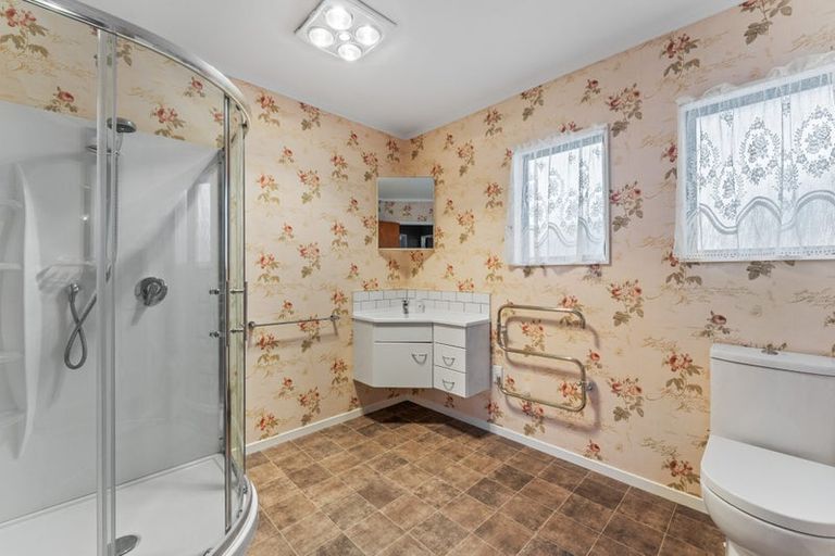 Photo of property in 16 Warwick Place, Springvale, Whanganui, 4501