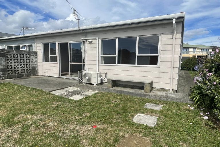 Photo of property in 65a Horokiwi Road West, Newlands, Wellington, 6037