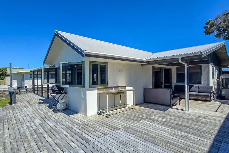 Photo of property in 167 Pukehina Parade, Pukehina, 3189