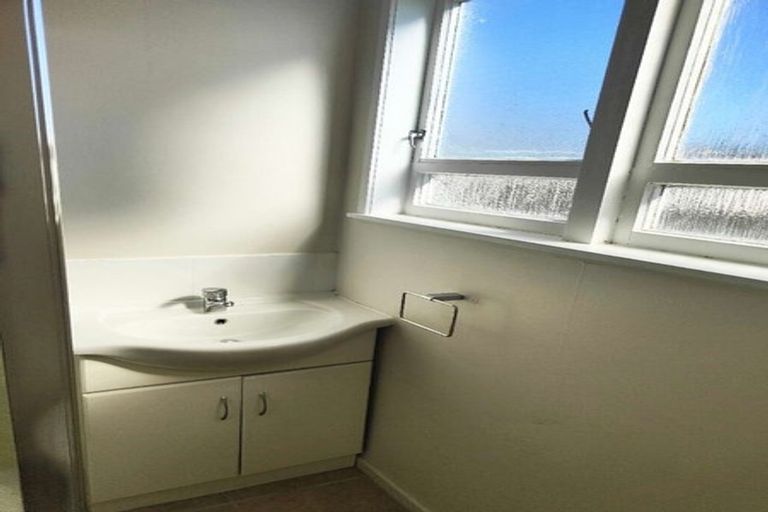 Photo of property in 22 Clendon Place, Manurewa, Auckland, 2102