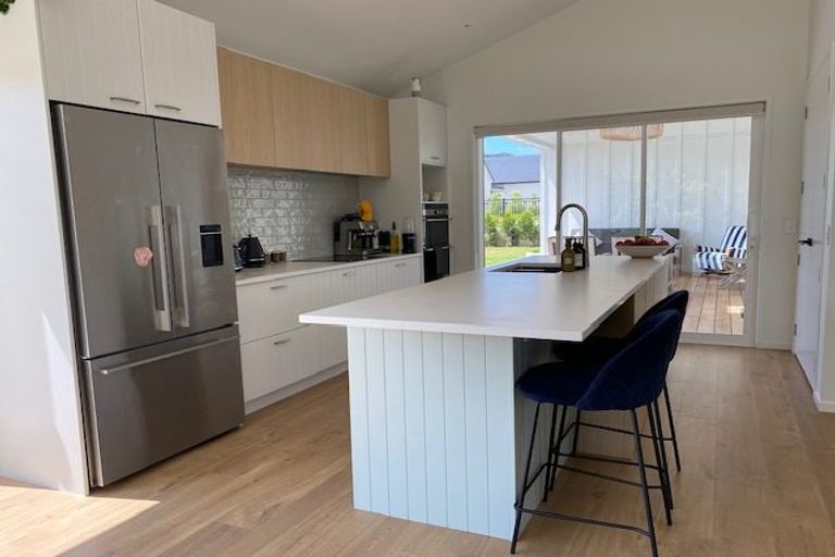 Photo of property in 4 Maeha Drive, Matakana, 0985