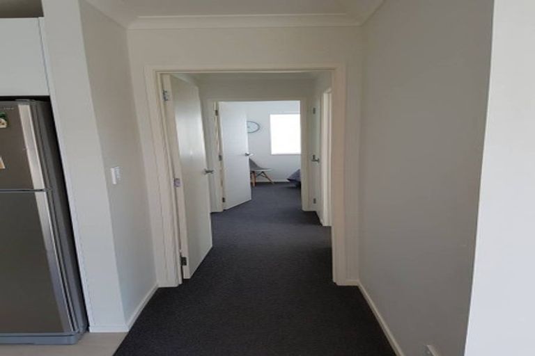 Photo of property in 44b Gilbransen Road, Kumeu, 0810