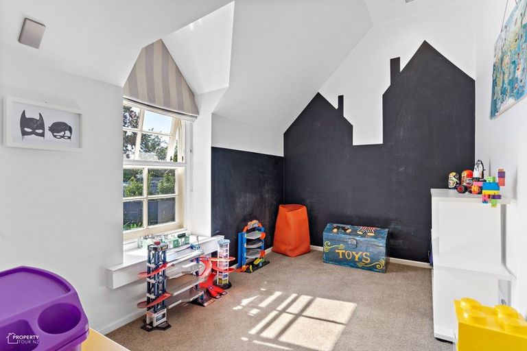 Photo of property in 19 Kempton Street, Greytown, 5712