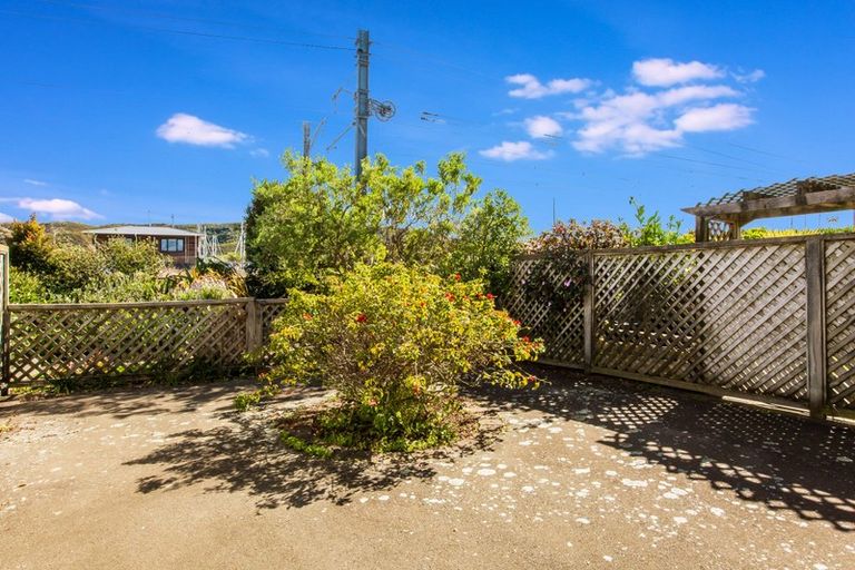 Photo of property in 14 Marina View, Paremata, Porirua, 5026