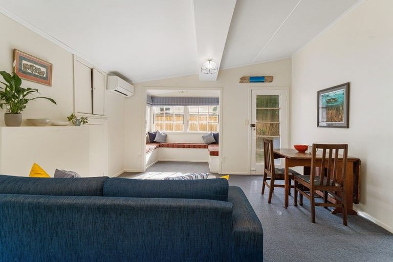 Photo of property in 8a Robertson Road, Paekakariki, 5034