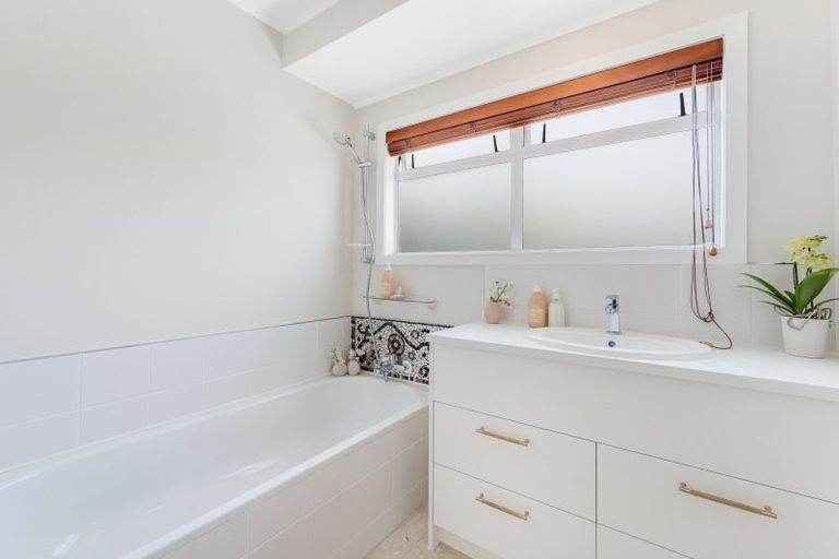 Photo of property in 4 Patros Place, Bucklands Beach, Auckland, 2012