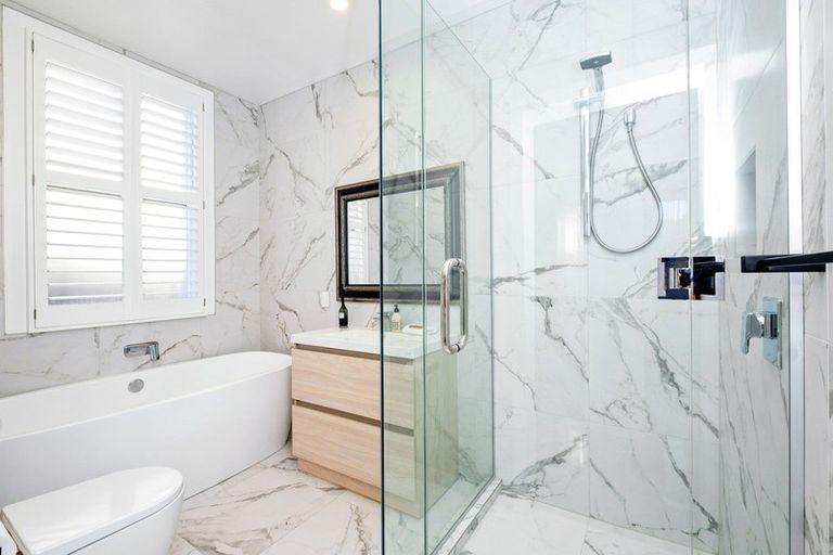 Photo of property in 15 Lawrence Road, Hospital Hill, Napier, 4110