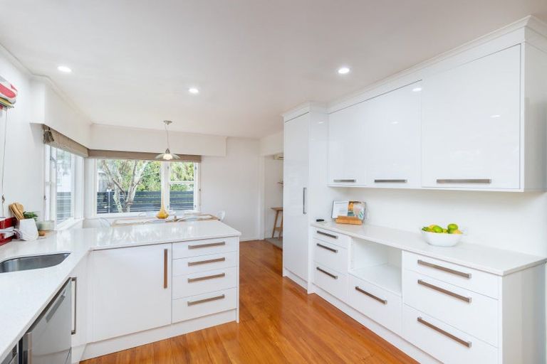 Photo of property in 10 Matuku Street, Heretaunga, Upper Hutt, 5018