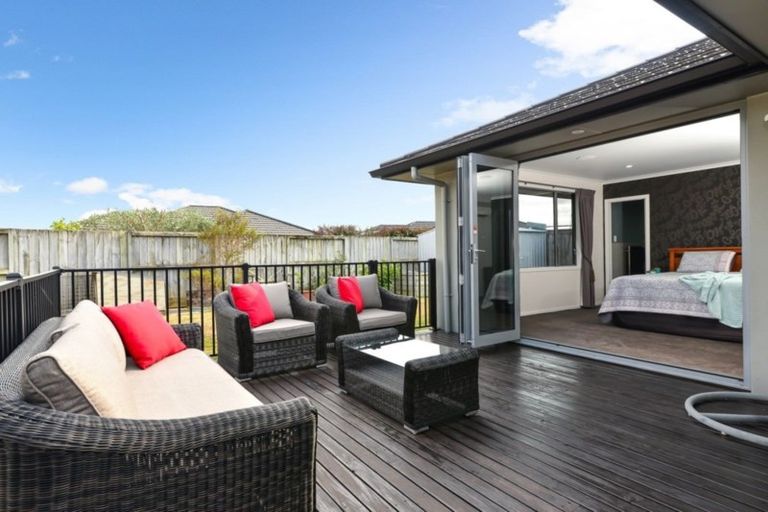 Photo of property in 10 Whitney Place, Rototuna North, Hamilton, 3210