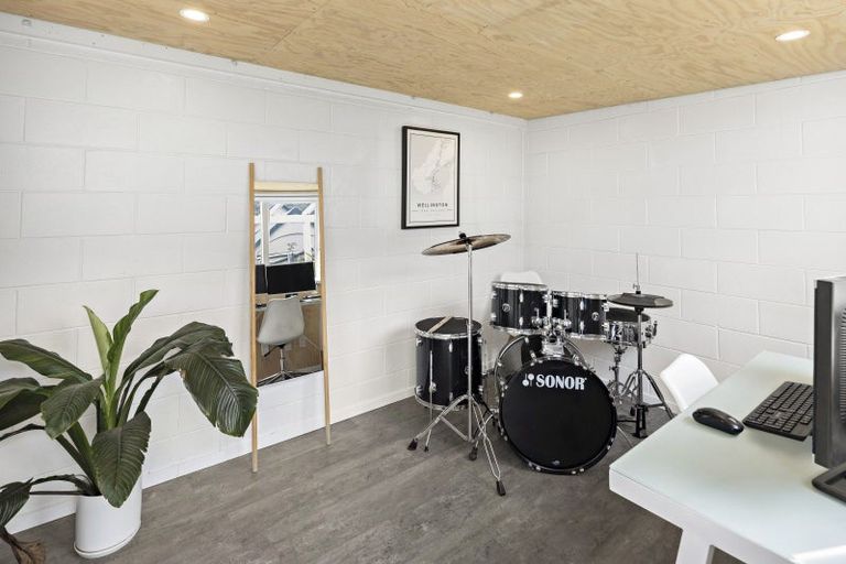 Photo of property in 36 Oroua Street, Eastbourne, Lower Hutt, 5013