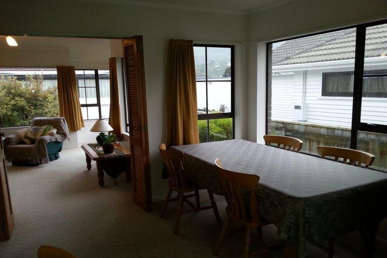 Photo of property in 30 Oxford Street, Tawa, Wellington, 5028