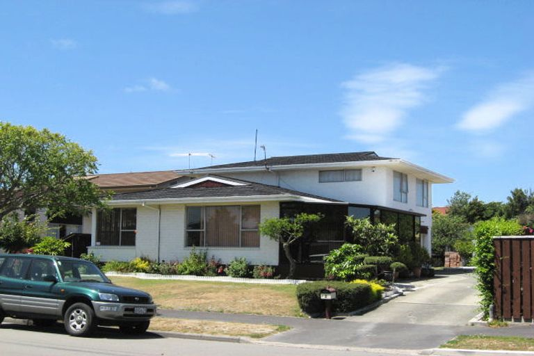 Photo of property in 2 Woodstock Place, Russley, Christchurch, 8042