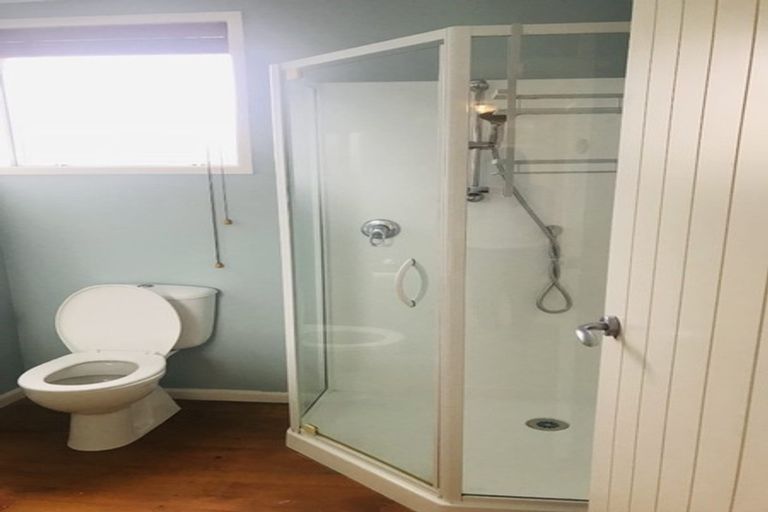 Photo of property in 37 Jaemont Avenue, Te Atatu South, Auckland, 0610