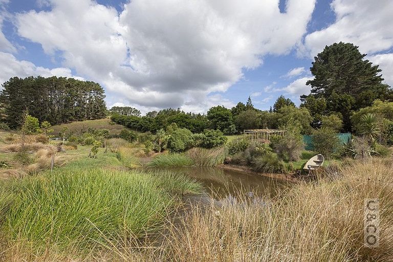 Photo of property in 231 Taiapa Road, Muriwai, Waimauku, 0881