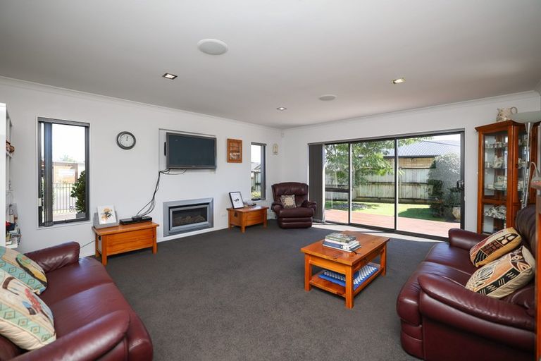 Photo of property in 8 Settlers Close, Whalers Gate, New Plymouth, 4310