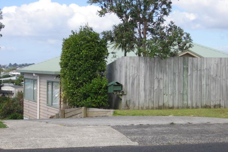 Photo of property in 2/270 Glamorgan Drive, Northcross, Auckland, 0630