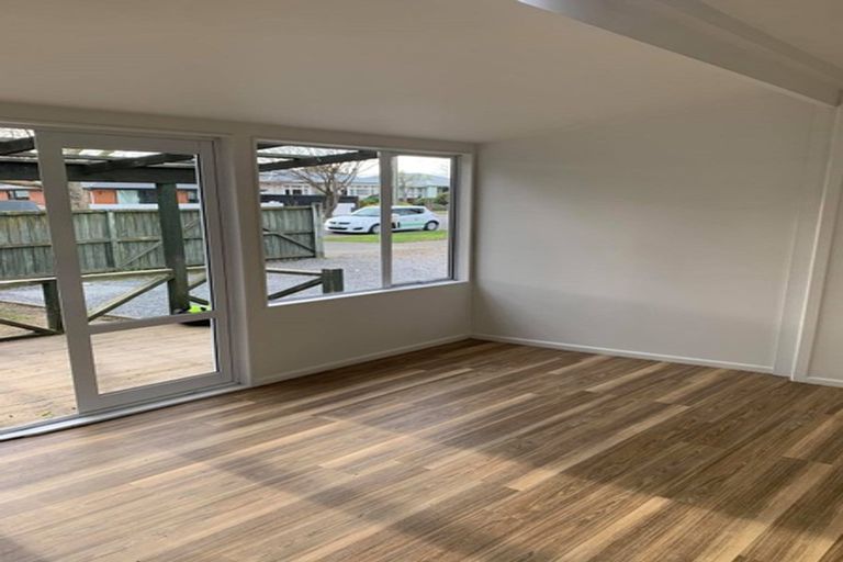 Photo of property in 16 Wainoni Road, Wainoni, Christchurch, 8061