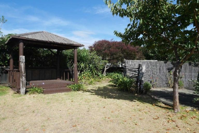 Photo of property in 1 Trig Hill Terrace, Waikanae Beach, Waikanae, 5036