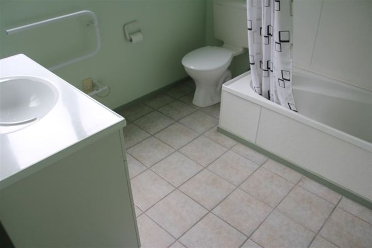 Photo of property in 56a Taikata Road, Te Atatu Peninsula, Auckland, 0610