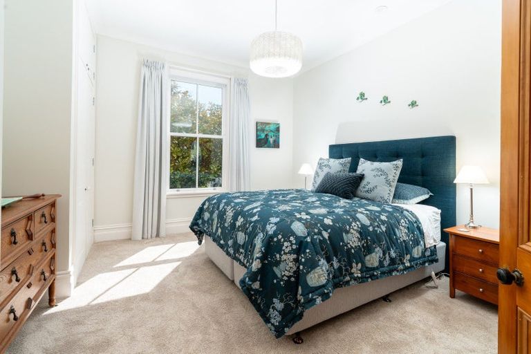 Photo of property in 33 Grove Road, Kelburn, Wellington, 6012