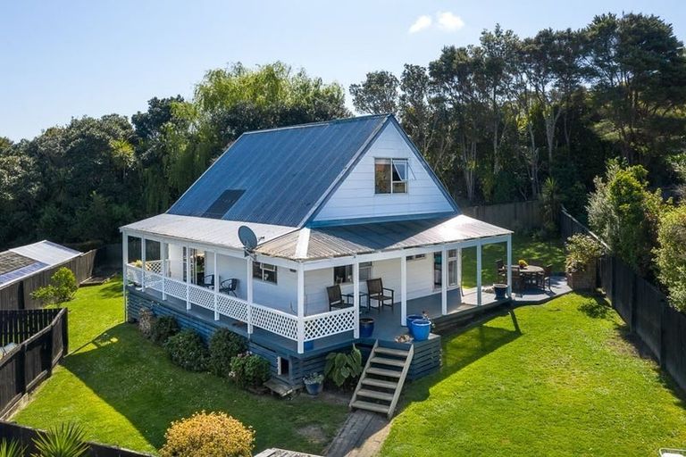 Photo of property in 27 Springtime Crescent, Stanmore Bay, Whangaparaoa, 0932