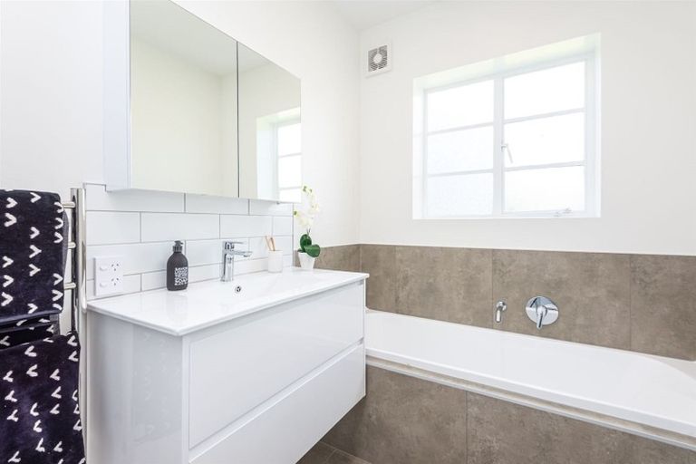 Photo of property in 71a Eastern Terrace, Beckenham, Christchurch, 8023