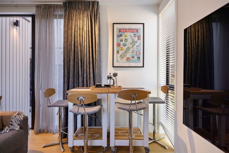 Photo of property in 33 Casterway Crescent, Jacks Point, 9371