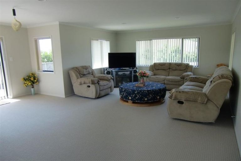 Photo of property in 15 Heta Road, Highlands Park, New Plymouth, 4312