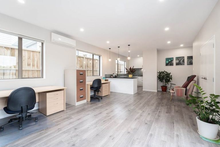 Photo of property in 6a St Catherine Crescent, West Harbour, Auckland, 0618