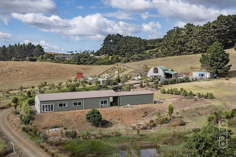 Photo of property in 231 Taiapa Road, Muriwai, Waimauku, 0881