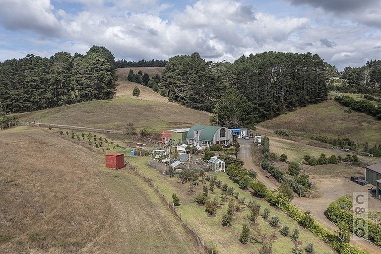 Photo of property in 231 Taiapa Road, Muriwai, Waimauku, 0881