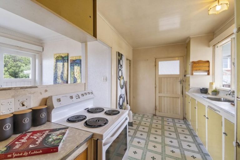 Photo of property in 77 Tirimoana Road, Te Atatu South, Auckland, 0602