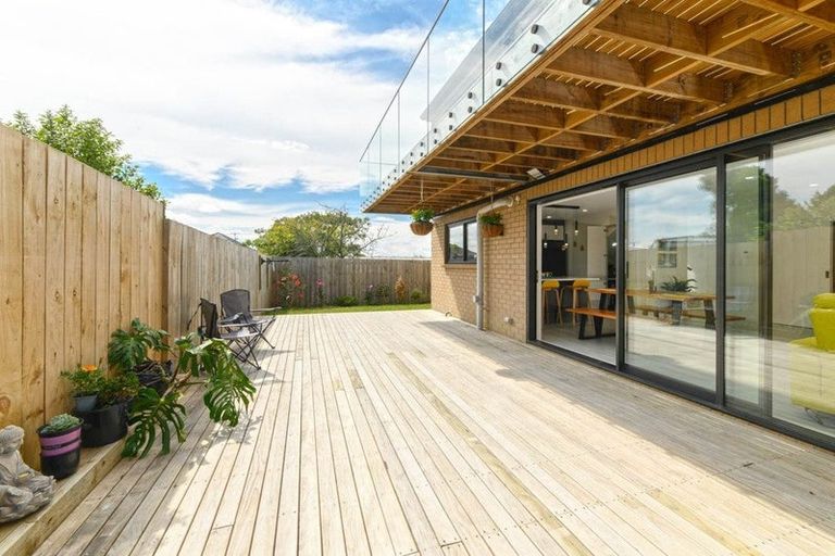 Photo of property in 6a Cutler Street, New Lynn, Auckland, 0600