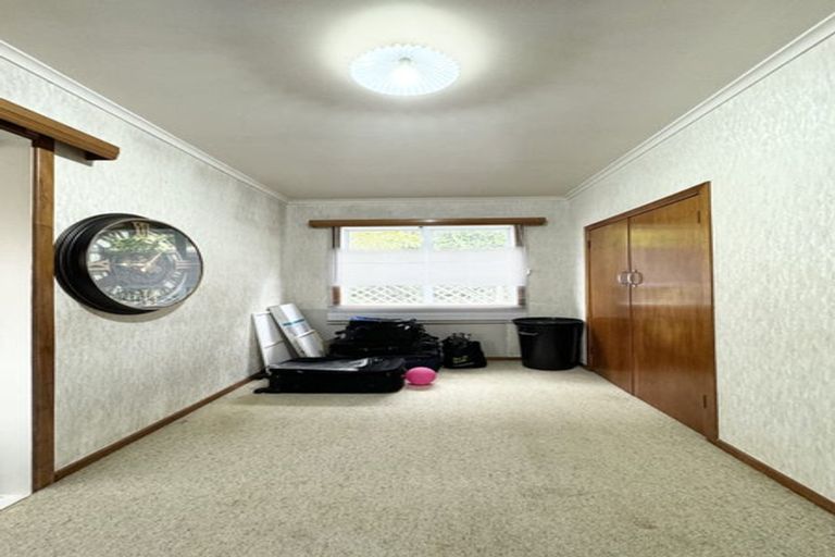 Photo of property in 25 Kaipatiki Road, Glenfield, Auckland, 0629