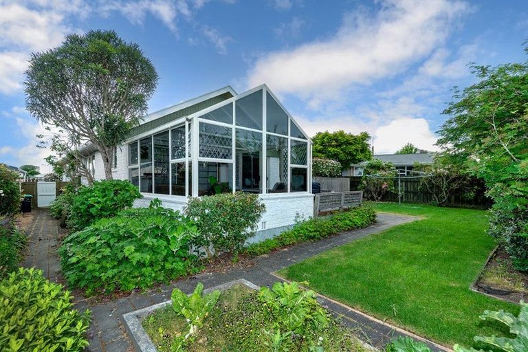 Photo of property in 16 Freebairn Street, Redwood, Christchurch, 8051