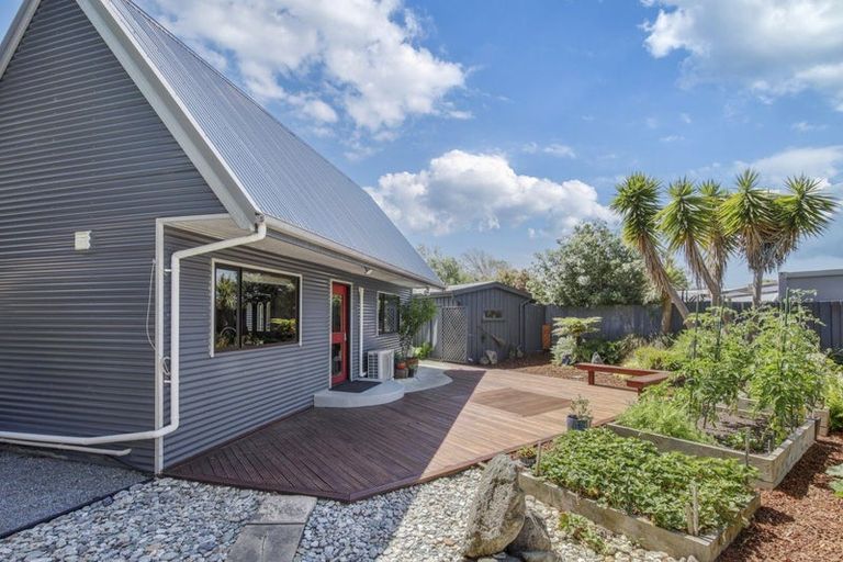 Photo of property in 5 Penfold Square, Leithfield, 7481