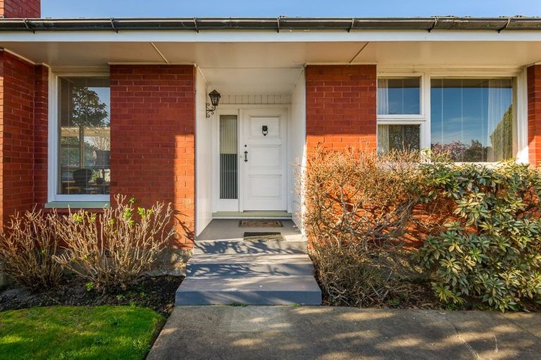 Photo of property in 12 Brackendale Place, Burnside, Christchurch, 8041