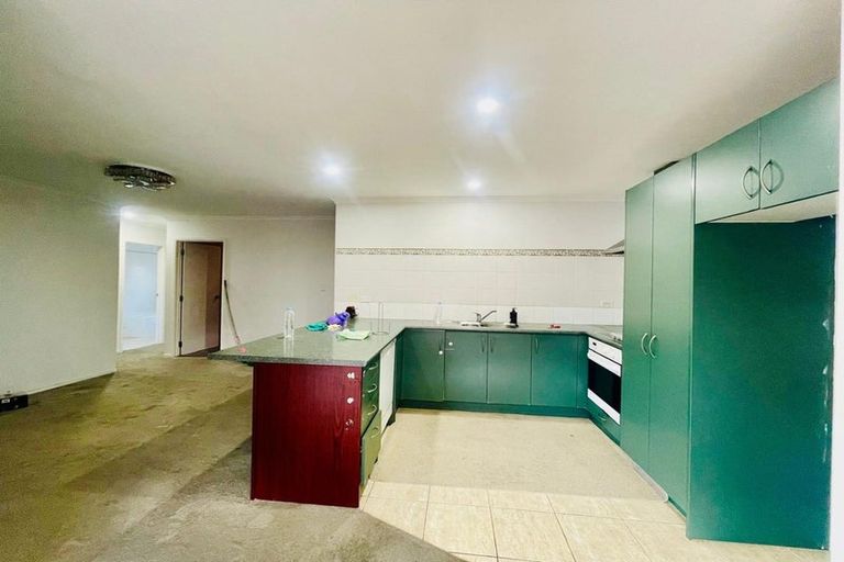 Photo of property in 22 Rock Daisy Crescent, Mangere, Auckland, 2022