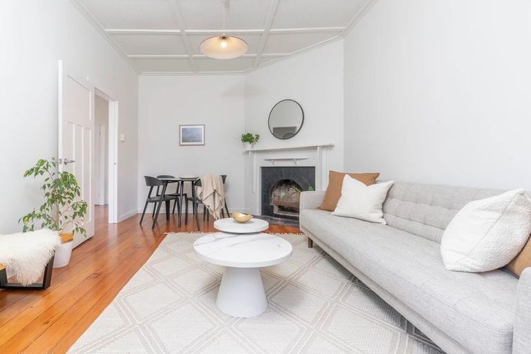 Photo of property in 3 Queen Mary Avenue, New Lynn, Auckland, 0600