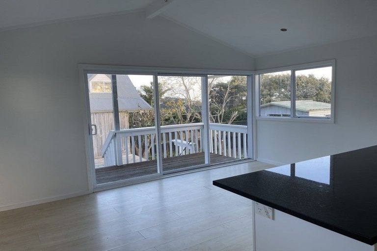 Photo of property in 1/5 Sunnynook Road, Forrest Hill, Auckland, 0620