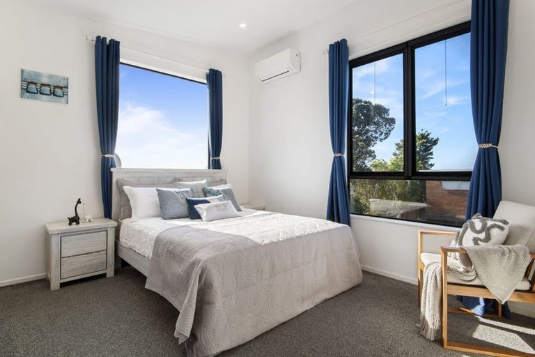 Photo of property in 61b Knights Road, Rothesay Bay, Auckland, 0630