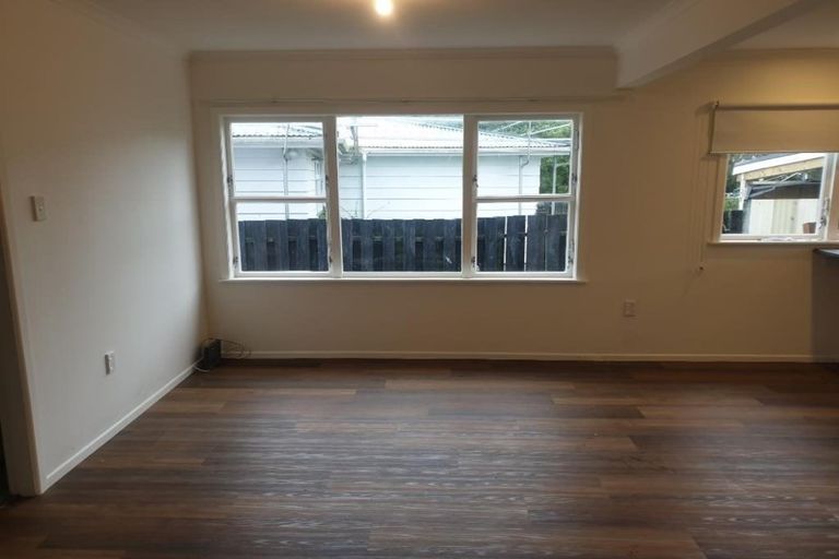 Photo of property in 15 Brazier Grove, Paraparaumu, 5032